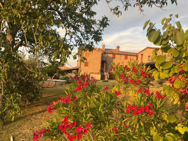 Villa Ernesto, Забронировать  Отели Поджиони с бассейном, Бассейн