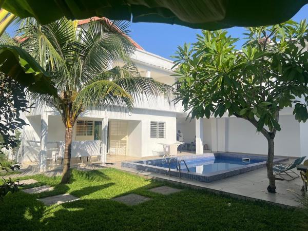Villa Duplex avec piscine cité Arcades 4 Angré Château Abidjan, Забронировать  Абиджан департамент Абиджан