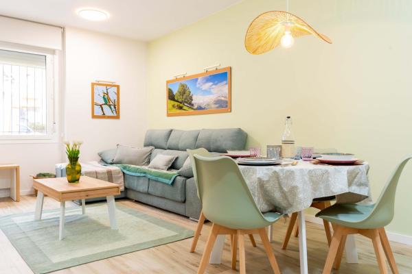 Apartamentos Boutique Siete Puertas, Забронировать  Отели Уэска с парковкой, рядом с Convention Centre of Huesca, Парковка