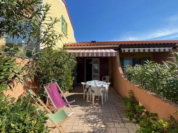 Villa avec parking, vue montagne - 4 pers. - FR-1-81-748, Забронировать  Отели Ле-Баркарес с парковкой, Парковка