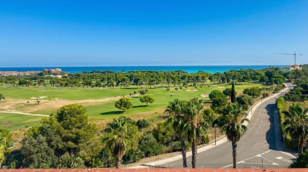 Villa Bon Neguit Golf and Sea with Amaizing View High comodity villla Suny oriented, 预订  锡切斯 加拉富海岸, 附近 L'Home Mort Beach