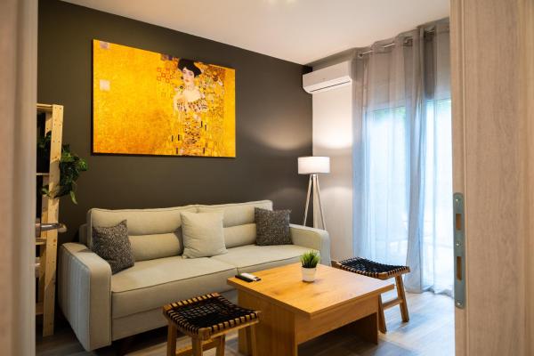 Frynis Suites, Забронировать  Афины Острова Саронического залива - Аттика
