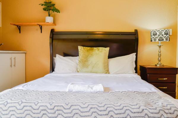 Cozy guestrooms in Midrand 1, Забронировать Отель Отели Мидранд с парковкой, Парковка