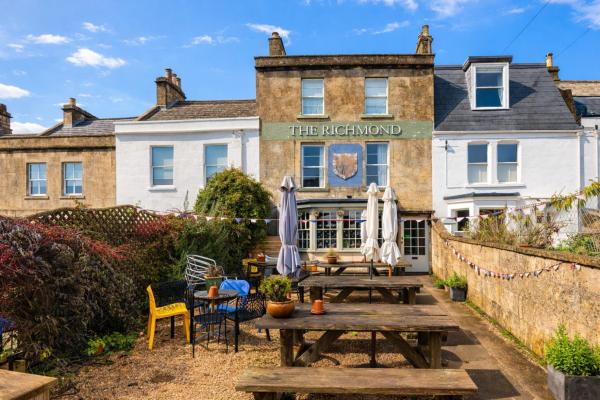 The Richmond Arms Pub - Private Rooms, Забронировать  Бат Bath and North Somerset, рядом с Королевский парк Виктории