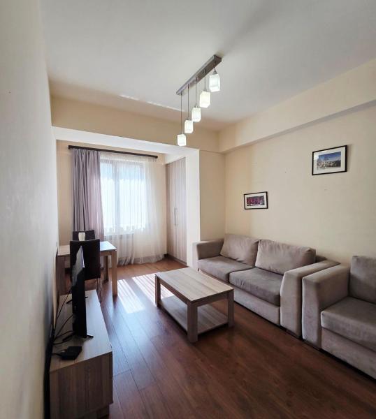 Republic square LUXURY with balcony, Забронировать  Отели Еревана с парковкой, рядом с Станция метро Зоравар Андраник, Парковка