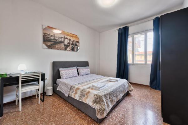 Cozy Best Appartment, Забронировать  Отели Маргера с парковкой, Парковка
