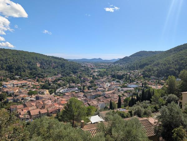 Villa dexception avec piscine et vue panoramique en Provence, à 20 min de la mer, Забронировать  Солье-Тука Вар