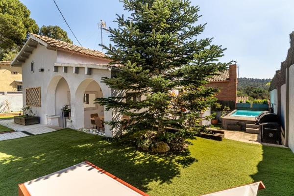 Le Petit Villa, with pool and barbecue, Забронировать  Отели Vallès Occidental с бассейном, Бассейн