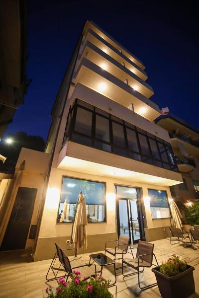 Hotel Riviera, Забронировать  Пишотта 