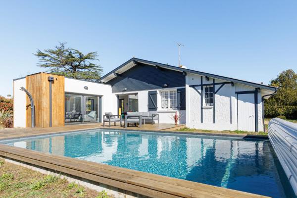 Villa Blue Pool - Welkeys, Забронировать  Отели Сеньосс с парковкой, Парковка