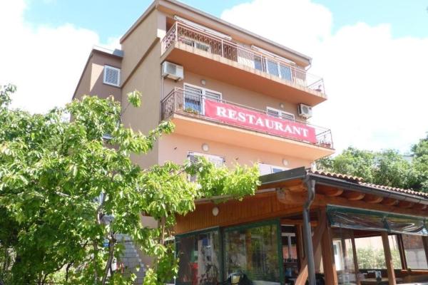 Apartments with parking space Senj - 25395, Забронировать Апартаменты/квартира Отели Ликско-Сеньская жупания с парковкой, Парковка