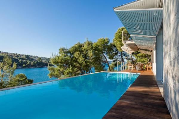 Luxura Villa Azure Bay seaside, heated pool, 预订  Bobovišća Brac Island