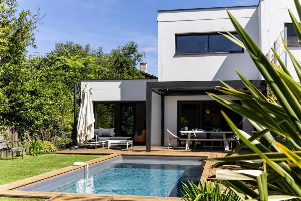 Villa Nerea, Piscine, Famille, 4 chambres, Забронировать  Отели Аквитаний с парковкой, Парковка