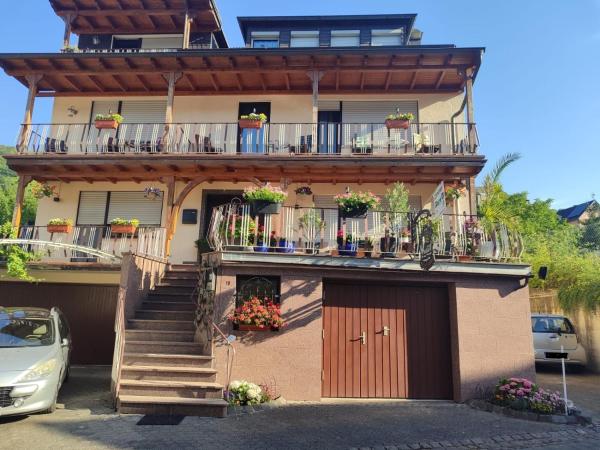 Haus Milaneva, Забронировать  Отели Клоттен с парковкой, Парковка