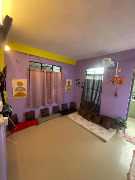 Hazz Backpackers Hostel, Забронировать  Отели Шиллонг с парковкой, Парковка