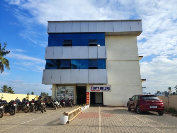 New Surya Deluxe Boarding & Lodging, Забронировать  Chik Ballāpur 