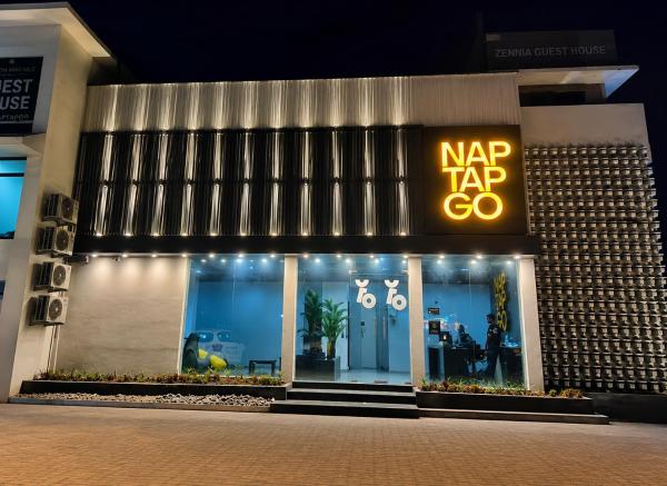 NAPTAPGO - Japanese Inspired Pod Hotel Katra, Забронировать  Отели Джамму и Кашмира с парковкой, Парковка