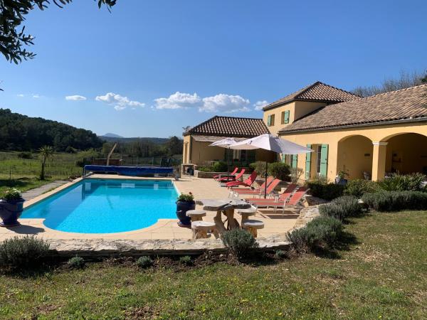 Villa tout confort, superbe vue dégagée, piscine chauffée, raccdt fibre, Забронировать  Лорг Вар