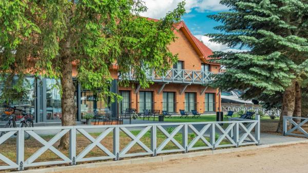 Marina Piaski Apartamenty, Забронировать  Отели Варминско-Мазурского воеводства с парковкой, Парковка