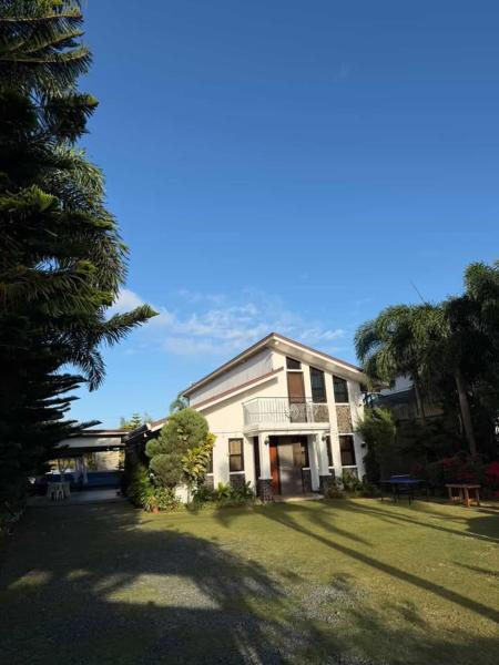 K Villas Tagaytay-Silang and Events Place, Забронировать  Отели Лусна с бассейном, Бассейн