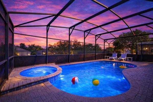 2 miles to Disney Villa with Private Pool, Spa, Game Room, BBQ, Забронировать  Отели Диснейуорлд Орландо с бассейном, Бассейн