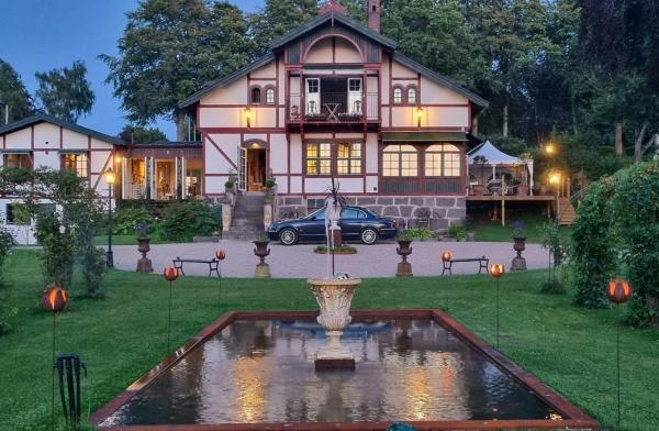 Villa With Own Jetty By Limestone Lake In Balsvik, Забронировать  Отели Кристианстада с парковкой, Парковка