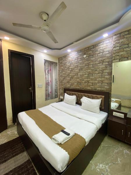 Hotel Relax stay near karkardooma, Забронировать  Нью-Дели Национальный столичный округ Дели