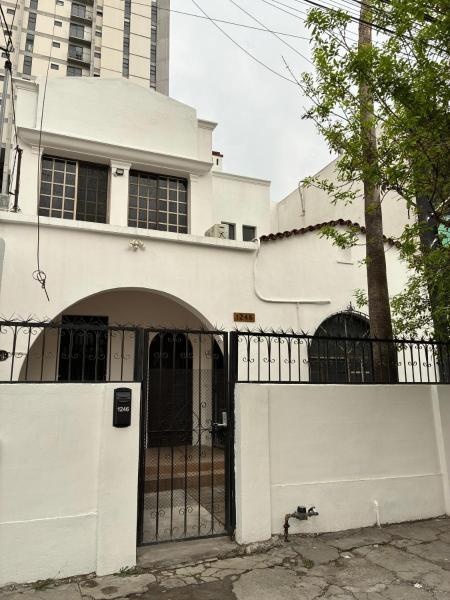 Casa Washington centro de monterrey, Забронировать  Монтеррей Монтеррей, рядом с Торгово-офисный центр Pabellon M