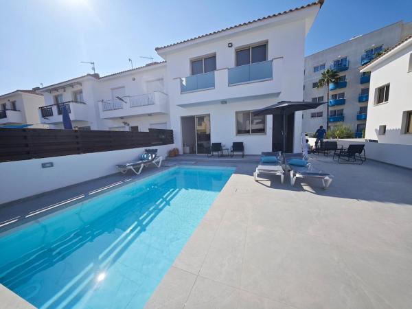New Premium Beach Seaside Pool Villa Protaras - Pernera, Забронировать  Отели района Фамагусты с парковкой, Парковка