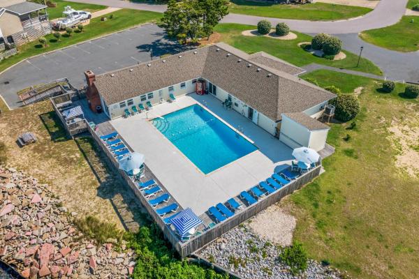 Just Beachy Village OBX, Забронировать  Отели Нагс-Хед с парковкой, Парковка