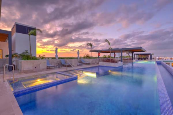 La Amada Rooftop Condo w Marina & Mangrove Views, Забронировать  Отели Канкун с бассейном, рядом с Правительственный дворец Канкуна, Бассейн