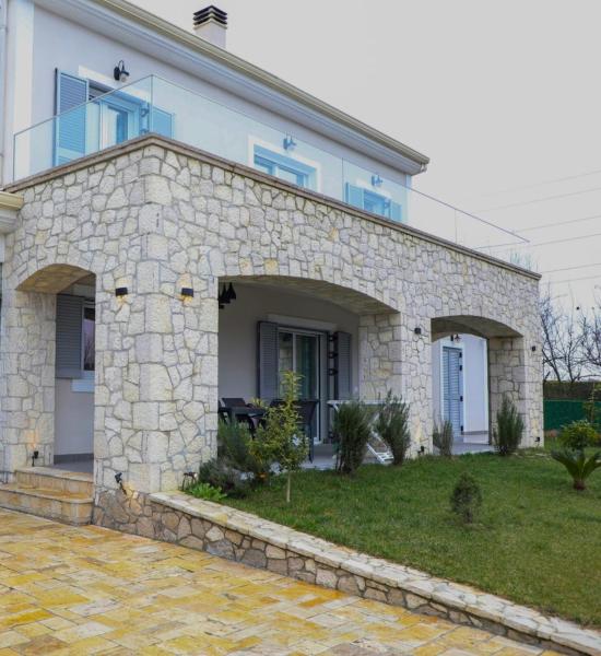 Villa A B I, Забронировать  Valias Tirana County