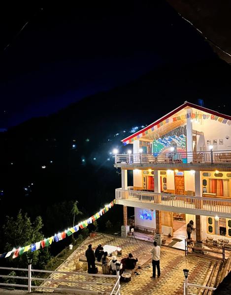 The Outpost - Hallan Valley, Manali - Boutique Stay & Cafe, Забронировать  Отели Наггар 3 звезды, 3*