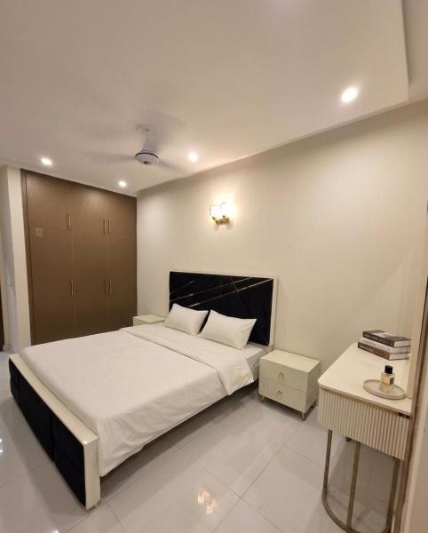 Zen Suites - Secure 1BHK - Right next to Lake City, Забронировать  Лахор Пакистан