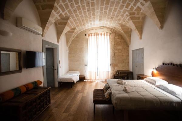 Palazzo Gorgoni-suite familiari nel centro storico di Lecce, Забронировать  Лечче Саленто, рядом с Lecce Criminal Court