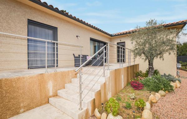 Villa Spacieuse Avec Piscine, Забронировать  Отели Upper Corsica с парковкой, Парковка