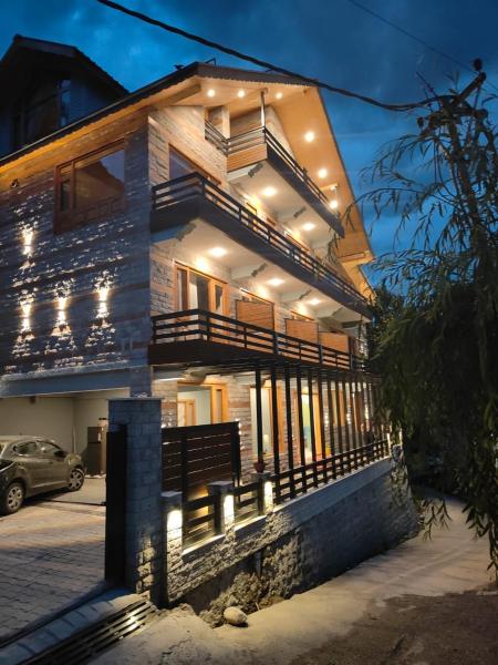 Private Villa Alpine Escape 6BHK, Забронировать  Отели Манали с парковкой, Парковка