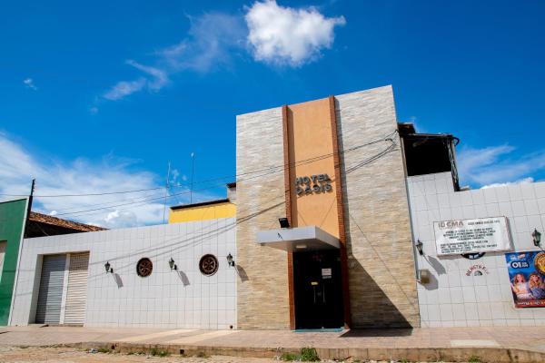 Hotel Oásis e Balneário, Забронировать  Отели Аку с парковкой, Парковка
