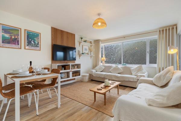 3 Monkstone Court - Close to Village and Beach, Забронировать  Отели Девед с парковкой, Парковка
