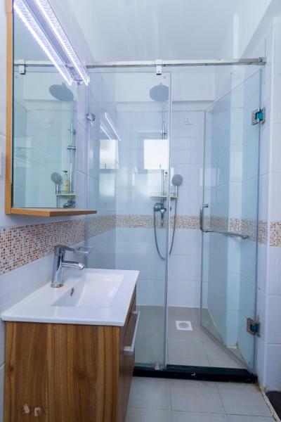 luxury living two bedroom apartment with swimming pool children playing ground area ample parking space and amazing scenic views, Забронировать Апартаменты/квартира Найроби Найроби Каунти