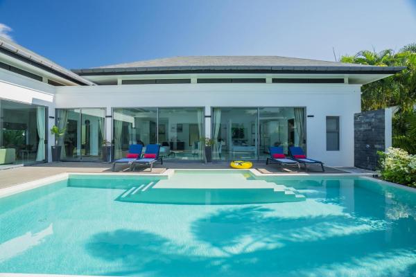 Villa Destiny 4 Bed Private Pool Near Beaches, Забронировать  Отели острова Пхукета с бассейном, Бассейн