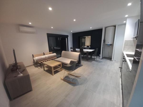 Villa T2 avec terrasse et piscine chauffée en option, Забронировать  Ла-Сен-сюр-Мер Var coast