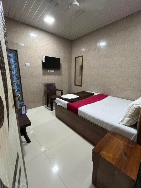 Hotel Golden Inn Takshila Andheri, Забронировать  Мумбай Mumbai Region