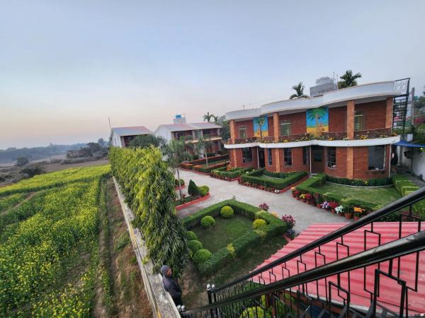 Dakshinayana Resort & Resturant, Забронировать  Отели Болпур с парковкой, Парковка