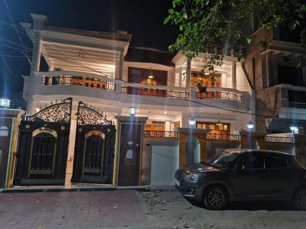 Live It Up Homestay 2BHK in Gomti Nagar Lucknow, Забронировать  Гомти Нагар 