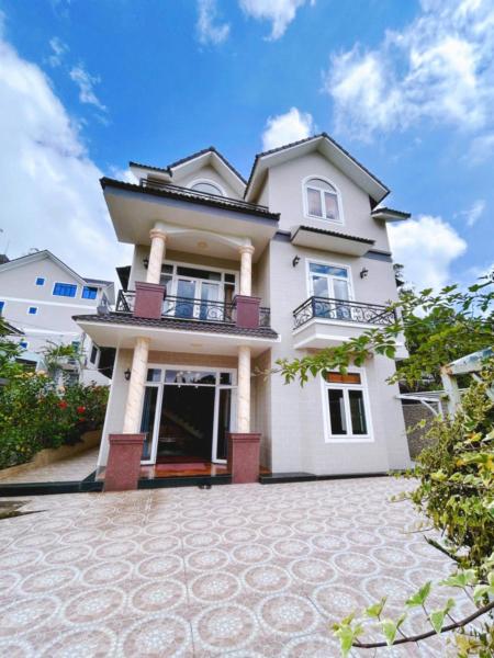 Twins Villa Da Lat, Забронировать  Отели Ламдонг с парковкой, Парковка