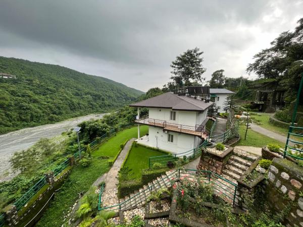 Home in the Hills, Resort & Restaurant, Забронировать  Дехрадун Уттаракханд