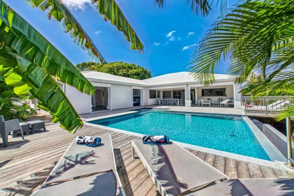 Villa dexception pour 8 - Piscine et terrasses - GPSF271, Забронировать  Отели Сен-Франсуа с бассейном, Бассейн