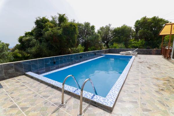 Yellow Butterfly Villa Daire 2, Забронировать  Отели Средиземноморского региона с бассейном, Бассейн