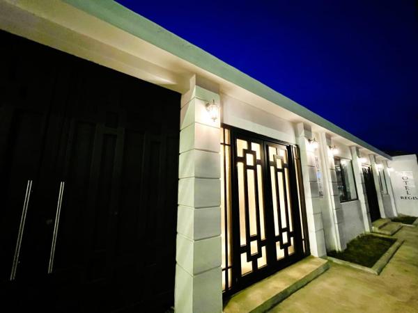 Hotel Regis, Забронировать  Отели Ели Параисо с парковкой, Парковка